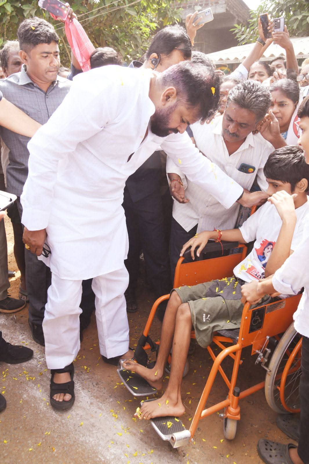 Pawan Kalyan : ఏలూరు జిల్లా పర్యటనలో మాట నిలబెట్టిన ఉప ముఖ్యమంత్రి పవన్ కళ్యాణ్ అభివృద్ధి పనుల శంకుస్థాపన