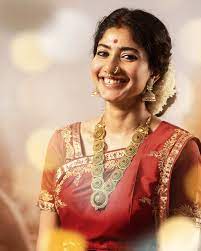 SaiPallavi : టాలీవుడ్ క్రేజ్, బాలీవుడ్ బిగ్ బడ్జెట్: సాయి పల్లవి రెమ్యూనరేషన్ రివీల్