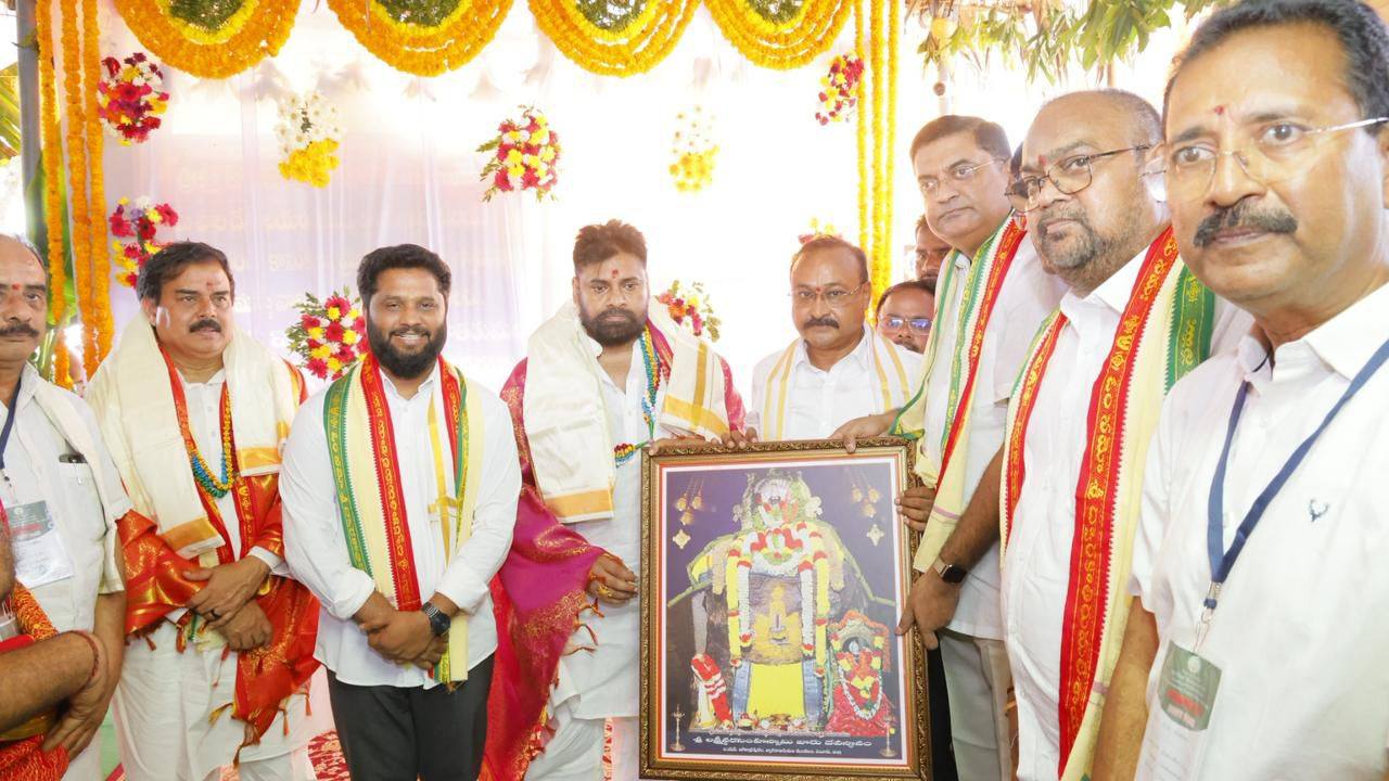 Pawan Kalyan : ఏలూరు జిల్లా పర్యటనలో మాట నిలబెట్టిన ఉప ముఖ్యమంత్రి పవన్ కళ్యాణ్ అభివృద్ధి పనుల శంకుస్థాపన