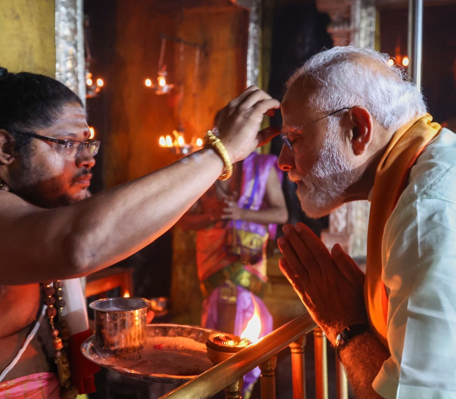 PM Modi Offers Prayers at Arulmigu Subramaniyaswamy Temple : మదురైలోని అరుల్మిగు సుబ్రమణ్యస్వామి ఆలయంలో ప్రత్యేక పూజలు చేసిన ప్రధాని నరేంద్ర మోదీ