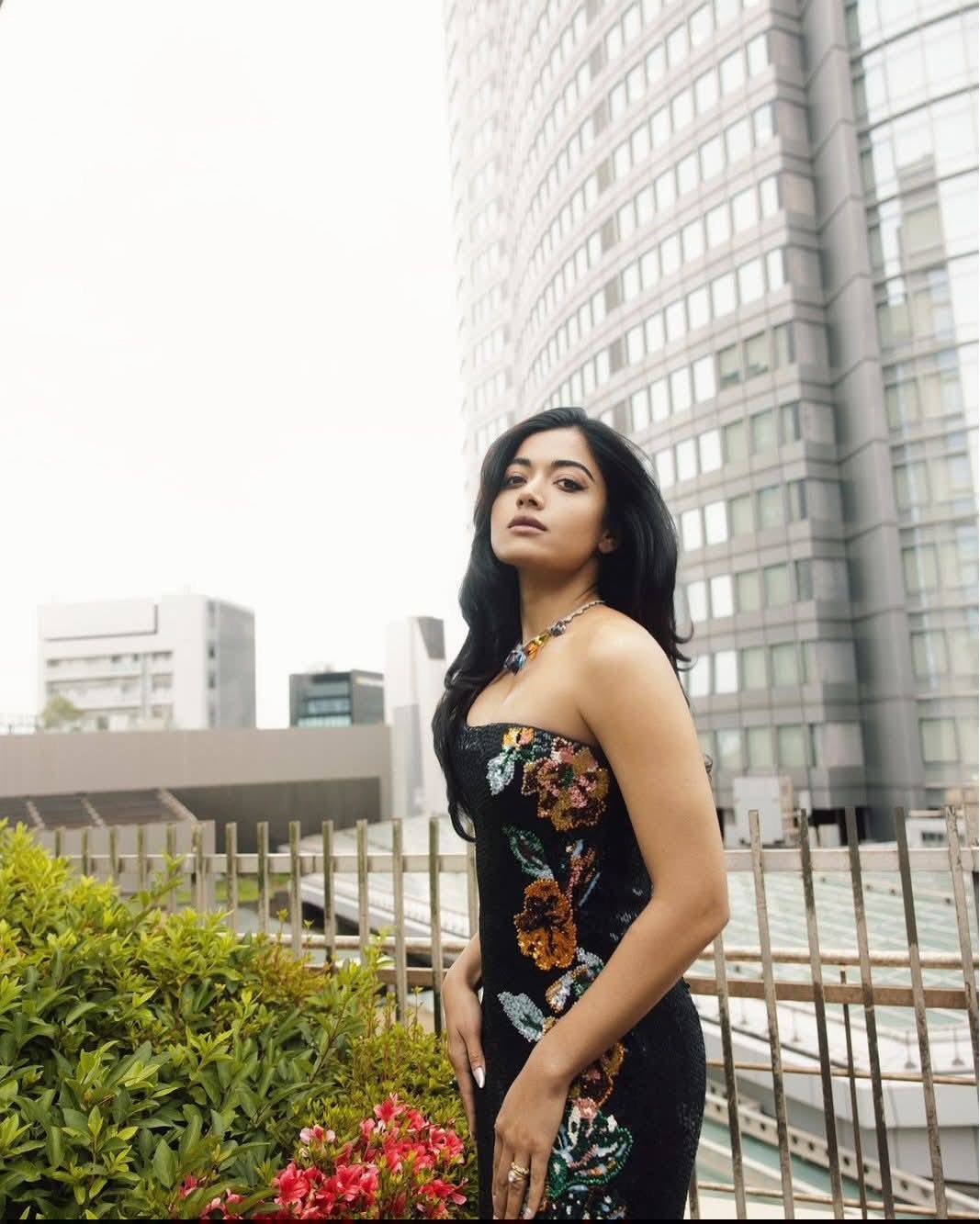 Rashmika Mandanna : క్రంచీరోల్ అనిమే అవార్డ్స్‌లో రష్మిక మెరుపులు.. బ్లాక్ గౌన్‌లో ఆకట్టుకున్న నేషనల్ క్రష్