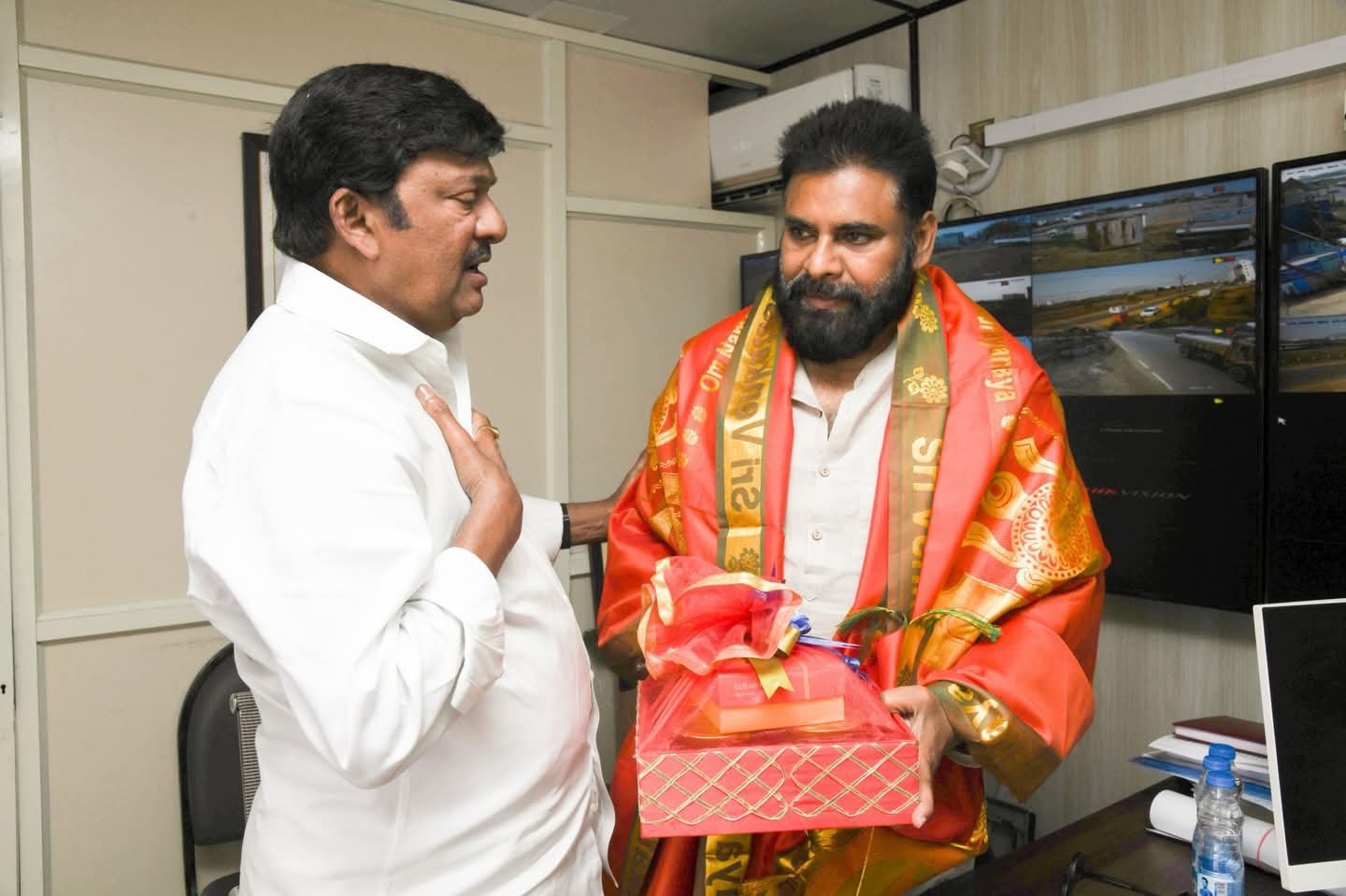 Rajendra Prasad: రాష్ట్ర ఉపముఖ్యమంత్రి పవన్ కళ్యాణ్‌ను మర్యాదపూర్వకంగా కలిసిన నటుడు రాజేంద్రప్రసాద్