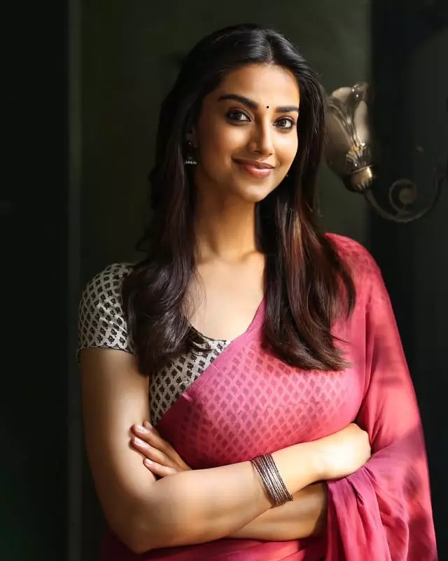 Heroine Meenakshi Chaudhary : ఇండస్ట్రీలో సెన్సేషన్‌గా మారిన మీనాక్షి చౌదరి – వరుస హిట్స్‌తో క్రేజీ హీరోయిన్‌గా దూసుకెళ్తున్న స్టార్ బ్యూటీ