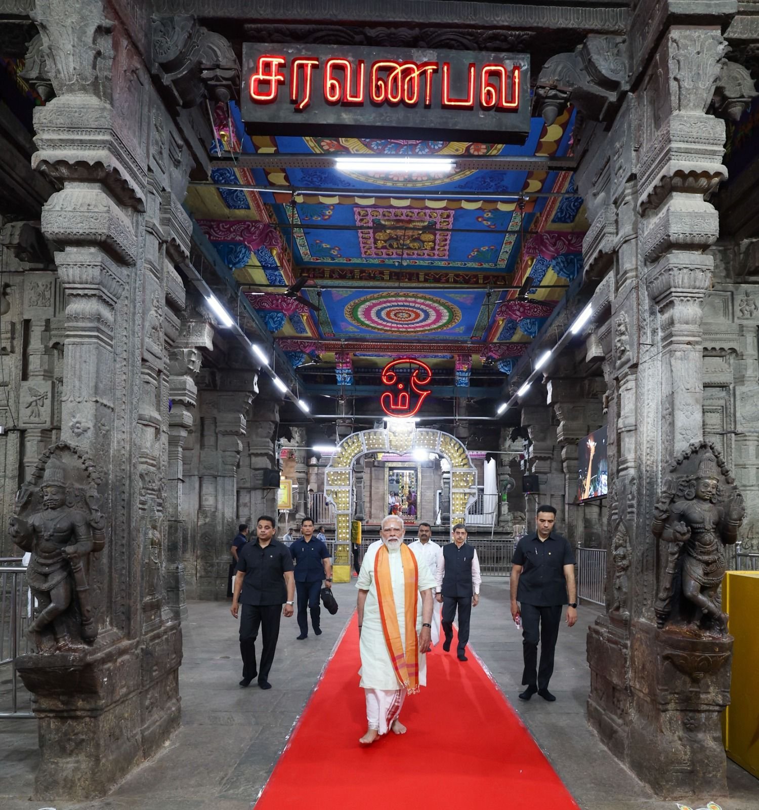 PM Modi Offers Prayers at Arulmigu Subramaniyaswamy Temple : మదురైలోని అరుల్మిగు సుబ్రమణ్యస్వామి ఆలయంలో ప్రత్యేక పూజలు చేసిన ప్రధాని నరేంద్ర మోదీ
