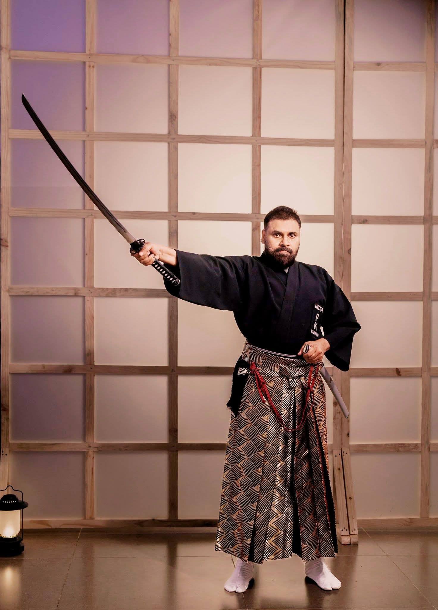 “Tiger of Martial Arts”  : పవన్ కళ్యాణ్‌కు అరుదైన గౌరవం  “టైగర్ ఆఫ్ మార్షల్ ఆర్ట్స్” బిరుదు ప్రదానం చేసిన గోల్డెన్ డ్రాగన్ సంస్థ