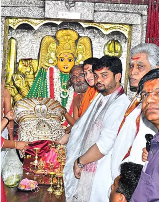 Warangal Bhadrakali Temple :  వరంగల్ భద్రకాళి అమ్మవారికి అరుదైన కానుక