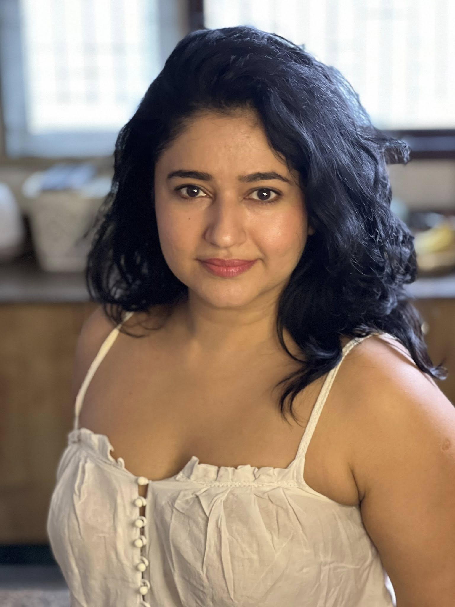 Poonam Bajwa  : వైట్ అవుట్‌ఫిట్‌లో అందాల బాజా మోగించిన పూనమ్ బాజ్వా – ఫోటోలు వైరల్