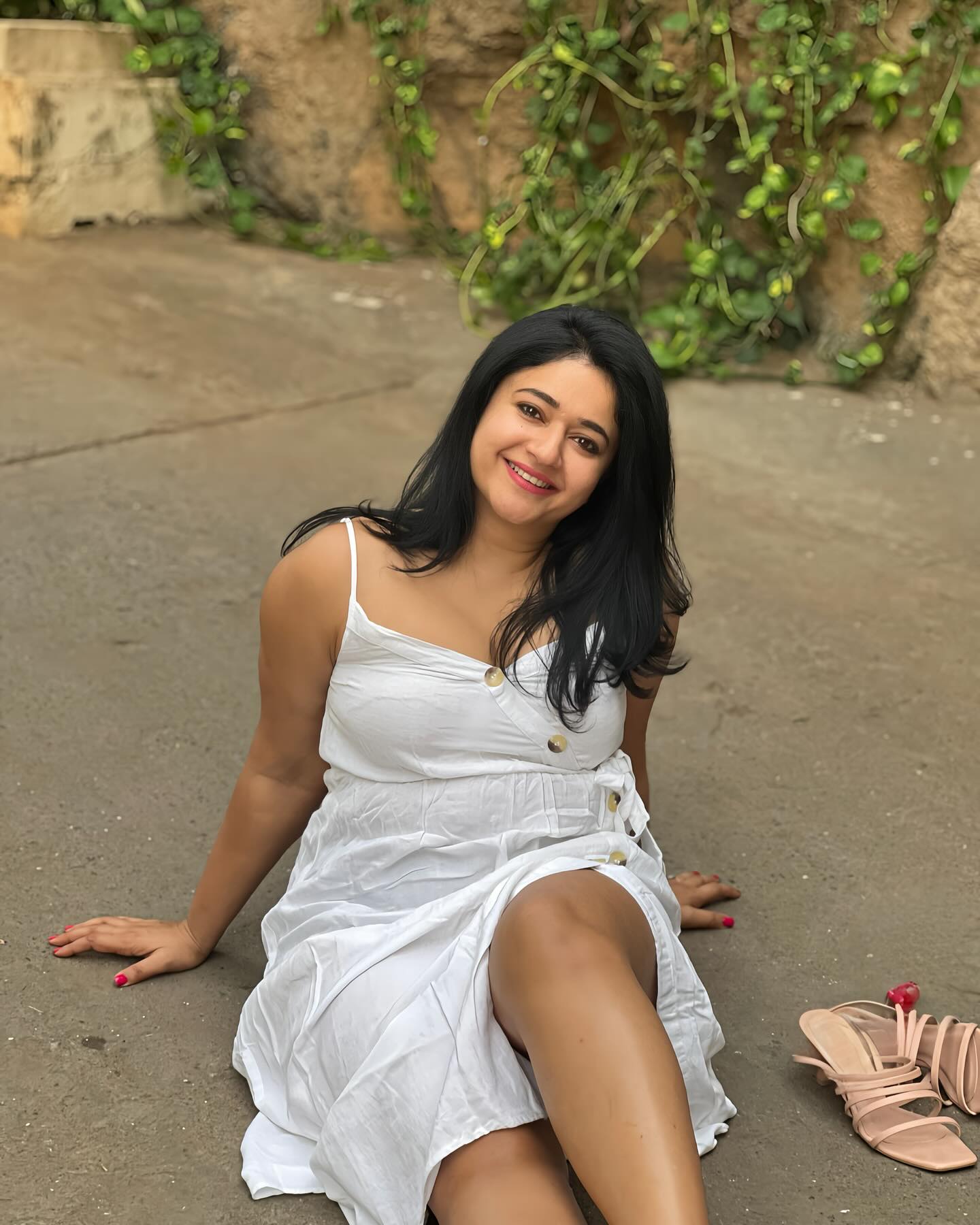 Poonam Bajwa  : వైట్ అవుట్‌ఫిట్‌లో అందాల బాజా మోగించిన పూనమ్ బాజ్వా – ఫోటోలు వైరల్