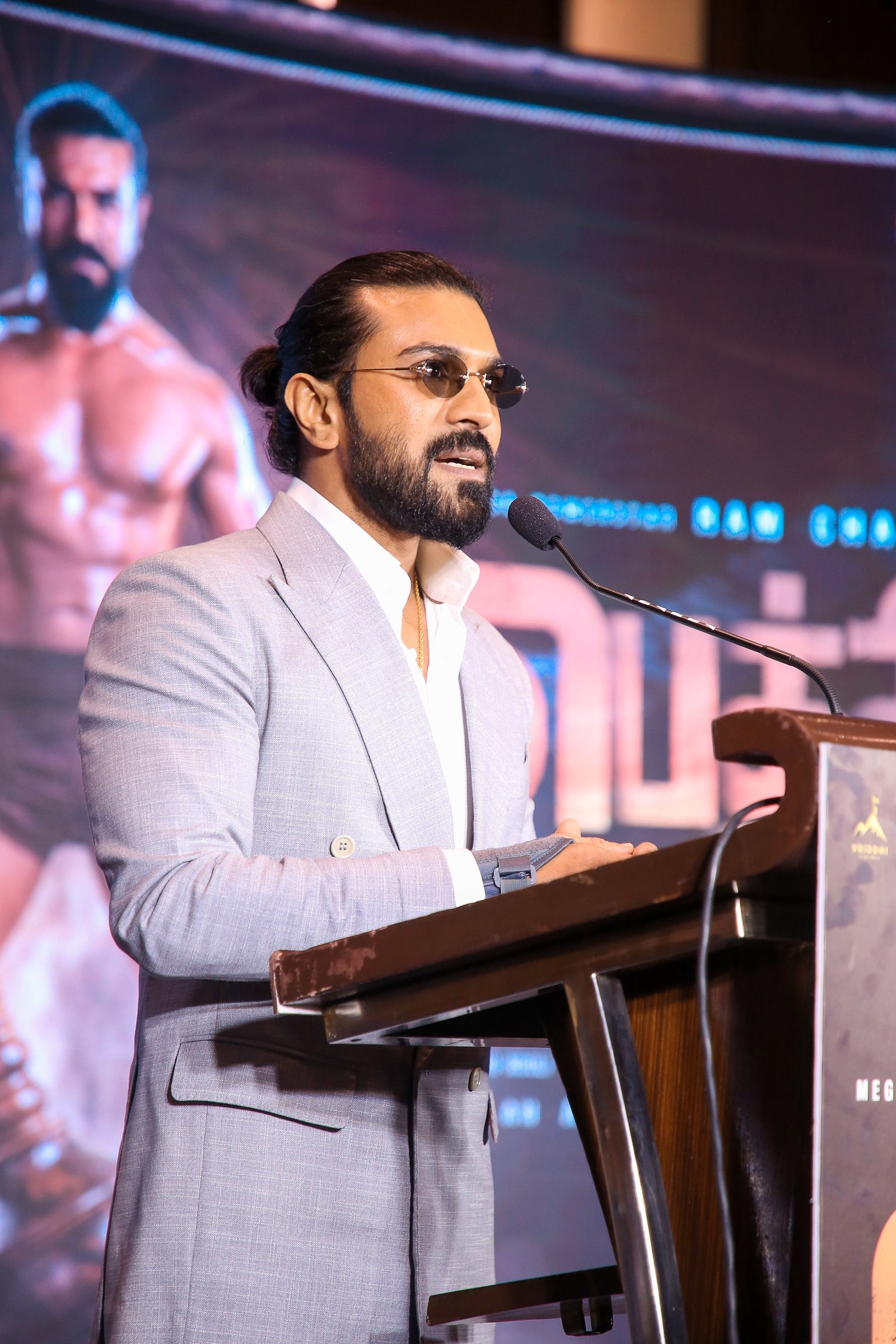 Ram Charan Chennai Press Meet : పెద్ది ప్రెస్‌మీట్‌లో విజయ్ రాజకీయ ప్రవేశంపై రామ్ చరణ్ స్పందన