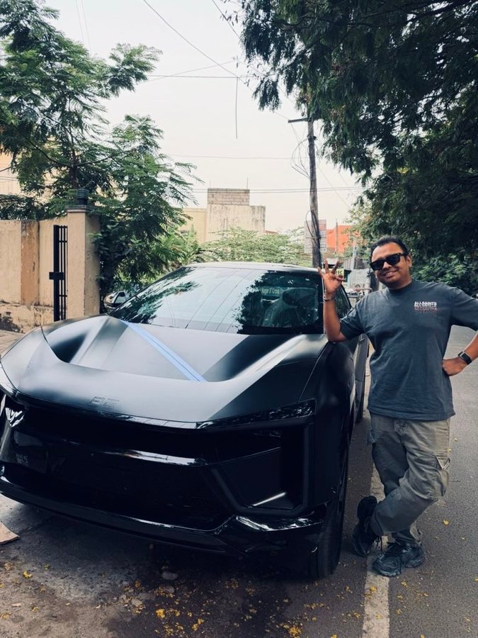 Suriya gifted swanky cars to Karuppu cinematographer and music composer : రూ.300 కోట్ల ‘కరుప్పు’ సంచలనం.. చిత్ర బృందానికి సూర్య ఖరీదైన కార్ల బహుమతి
