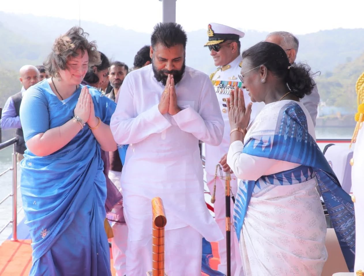 Droupadi Murmu Visit To Visakhapatnam Fleet Review : విశాఖలో ఘనంగా అంతర్జాతీయ ఫ్లీట్ రివ్యూ – రాష్ట్రపతి ద్రౌపదీ ముర్ము గౌరవ వందనం స్వీకారం