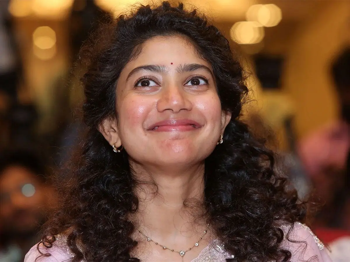SaiPallavi : టాలీవుడ్ క్రేజ్, బాలీవుడ్ బిగ్ బడ్జెట్: సాయి పల్లవి రెమ్యూనరేషన్ రివీల్