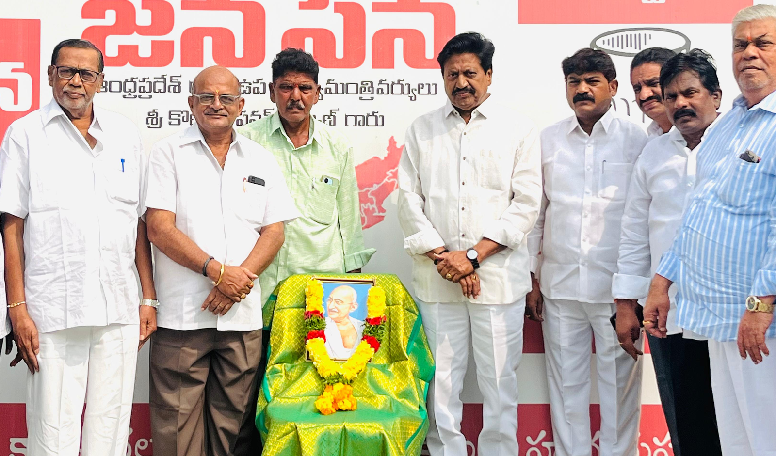 Mahatma Gandhi death anniversary :  ప్రపంచానికే దిక్సూచి మహాత్మాగాంధీ వర్ధంతి కార్యక్రమంలో జనసేన నేత సామినేని ఉదయభాను