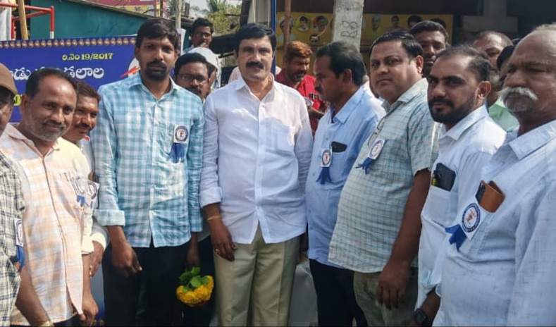 National electricianday : నేషనల్ ఎలక్ట్రిషియన్ డే వేడుకలు ఘనంగా నిర్వహణ – జెండా ఆవిష్కరించిన కోగంటి వెంకట సత్యనారాయణ