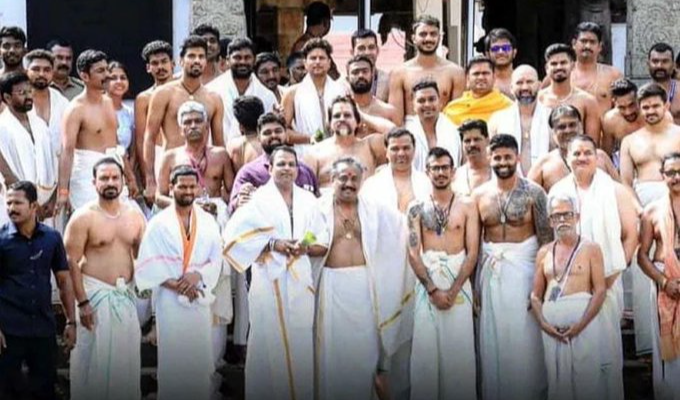 Indian cricketers offered prayers to Lord Vishnu at Sree Padmanabhaswamy Temple  : శ్రీ పద్మనాభస్వామి ఆలయాన్ని దర్శించిన భారత క్రికెటర్లు