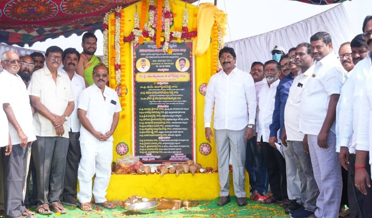 Giddaluru :  రాజుపాలెం రోడ్డుకు మహర్దశ రూ.4 కోట్లతో R&B డబ్లింగ్ రోడ్డు పనులకు భూమిపూజ