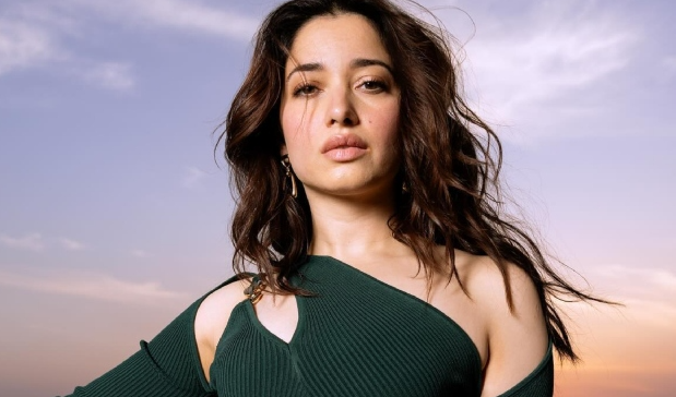 Tamannaah  did not charge ANY MONEY for 'O Romeo' :  స్నేహం కోసం పారితోషికం వద్దన్న తమన్నా