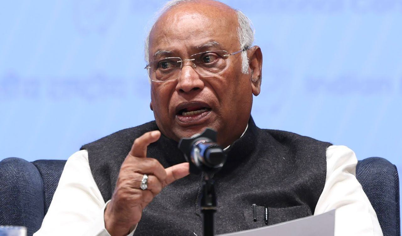 Mallikarjun Kharge : అభిషేక్ బెనర్జీపై దాడిని ఖండించిన ఖర్గే.. భద్రతా వైఫల్యంపై విమర్శలు