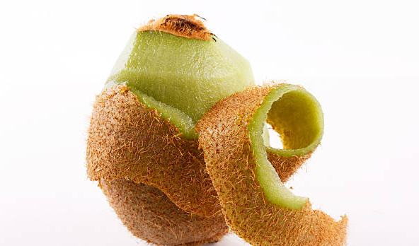 on’t Peel the Power Surprising Health Benefits of Eating Kiwi Skin  కివీ తొక్క తినడం వల్ల కలిగే అద్భుత ప్రయోజనాలు