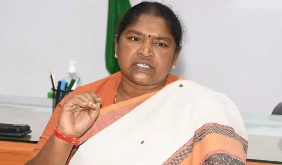 Minister Seethakka challenges KTR to resign అసెంబ్లీలో ఘాటు మాటల యుద్ధం: కేటీఆర్‌కు మంత్రి సీతక్క రాజీనామా సవాల్‌