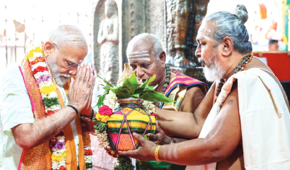 PM Modi Offers Prayers at Arulmigu Subramaniyaswamy Temple : మదురైలోని అరుల్మిగు సుబ్రమణ్యస్వామి ఆలయంలో ప్రత్యేక పూజలు చేసిన ప్రధాని నరేంద్ర మోదీ