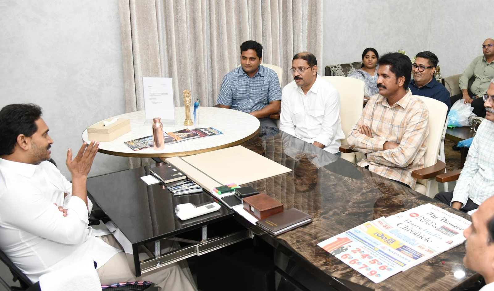 Ys Jaganmohanreddy : ఆరోగ్యశ్రీ నిర్వీర్యం కావడం బాధాకరం.. పేదల వైద్య హక్కులు దెబ్బతింటున్నాయి: జగన్