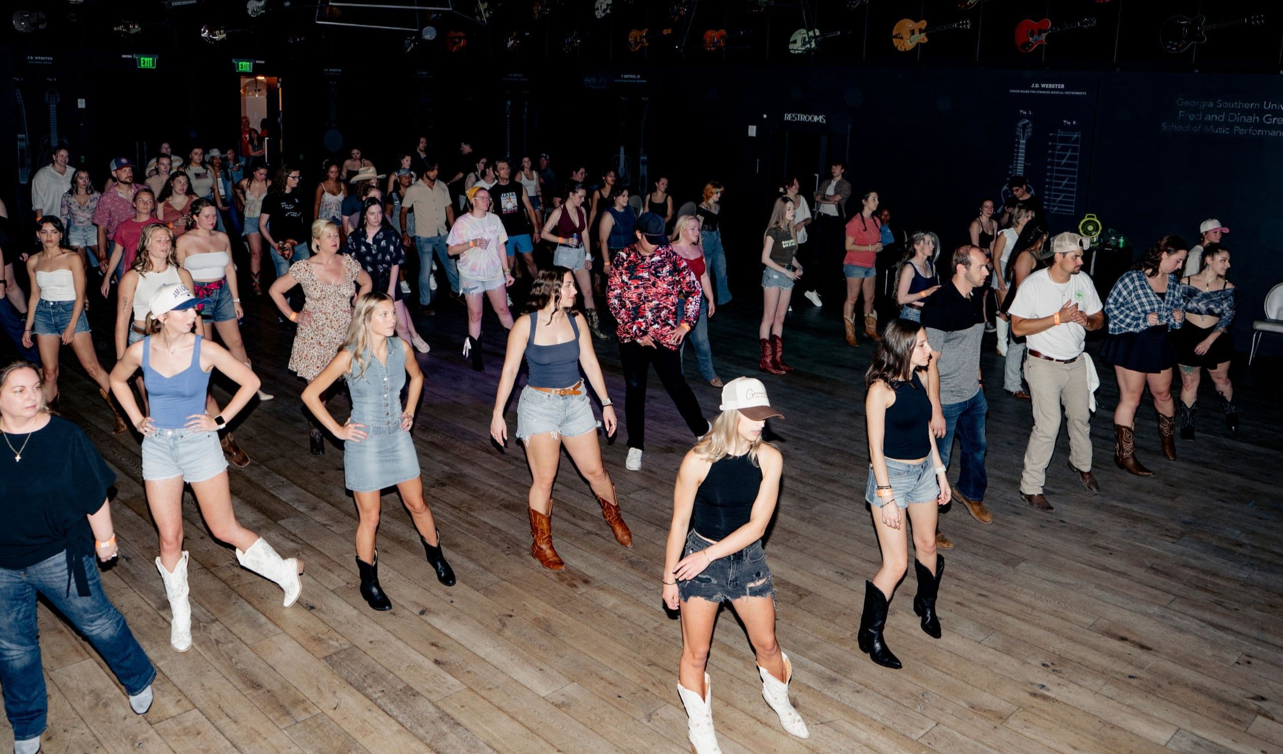 Dancing :  లైన్ డ్యాన్స్: ఫిట్నెస్, మెంటల్ హెల్త్, మరియు ఫన్‌లకు అద్భుతమైన ఆప్షన్