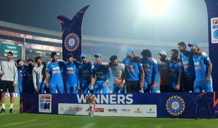 India Clinches ODI Series against South Africa : భారత్ సిరీస్ విజేత: యశస్వి సెంచరీ, కోహ్లీ హాఫ్ సెంచరీతో 9 వికెట్ల ఘన విజయం!