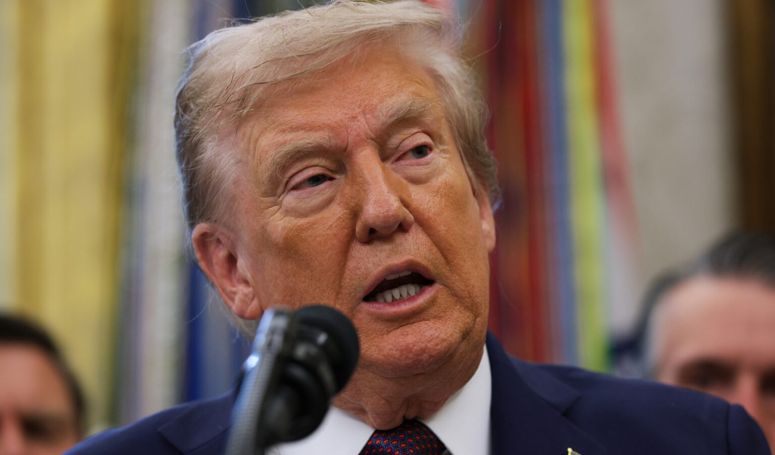 DonaldTrump  : భారత్ సహా 60 దేశాలపై కొత్త సుంకాలకు అమెరికా సిద్ధం.. వాణిజ్య రంగంలో మరోసారి ఉద్రిక్తతలు