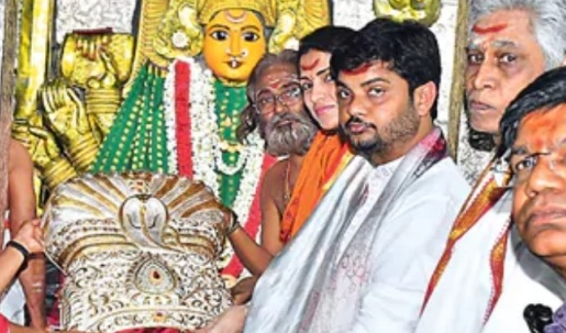 Warangal Bhadrakali Temple :  వరంగల్ భద్రకాళి అమ్మవారికి అరుదైన కానుక