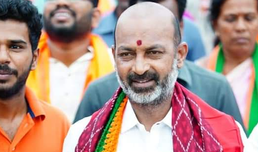 ReligiousEquality : రంజాన్‌కు ప్రత్యేక వెసులుబాట్లు – హిందువుల దీక్షలపై ఆంక్షలా? బండి సంజయ్ వ్యాఖ్యలు