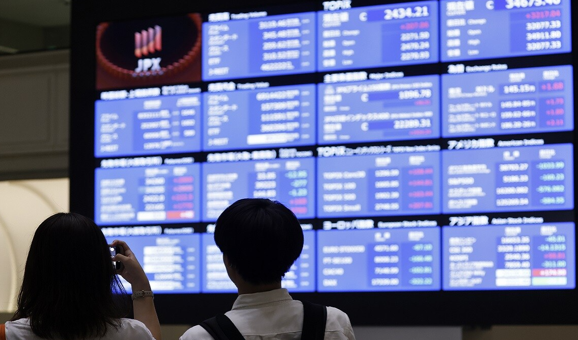 AI ప్రభావంతో అమెరికా మార్కెట్లలో పుంజుకున్న ఉత్సాహం-  బంగారం మళ్లీ $4,900 దాటింది