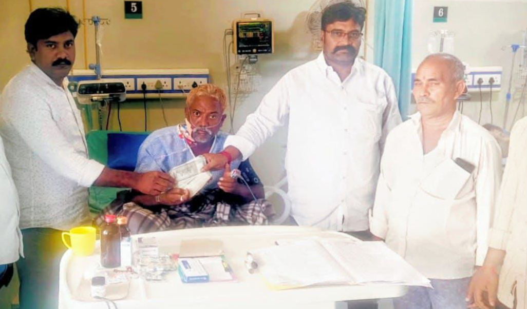 Amma Foundation: కిడ్నీ వ్యాధిగ్రస్తునికి రూ.40 వేల ఆర్థిక సహాయం అందజేసిన డాక్టర్ బోనేని వెంకటేశ్వర్లు యాదవ్