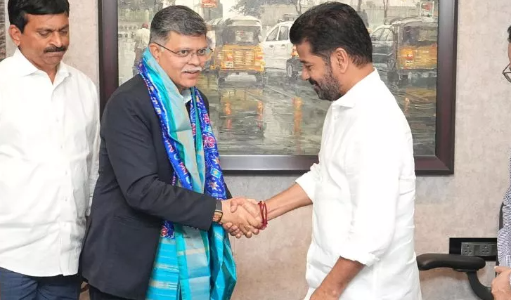 Revanth Reddy Seeks Low Interest HUDCO Loans : భవిష్యత్ ప్రాజెక్టులకు తక్కువ వడ్డీ రుణాలు అవసరం: హడ్కో చైర్మన్‌తో సీఎం రేవంత్ రెడ్డి భేటీ