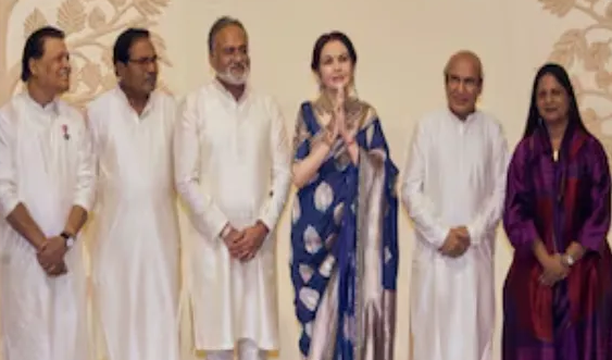 Nita Ambani Banarasi saree and vintage jewellery at Swadesh event : బనారసీ చీరలో  నీతా అంబానీ నీలిరంగు మేజిక్