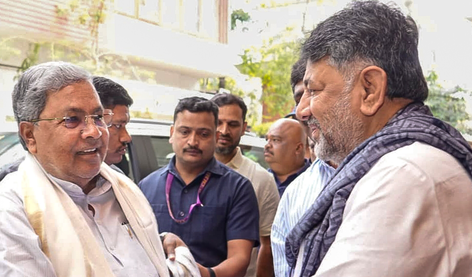 Karnataka  politics : కర్ణాటకలో కాంగ్రెస్ అధికార మార్పిడి.. సీఎం రేసులో డీకే శివకుమార్ ముందంజ