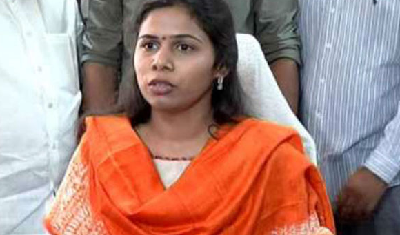 BhumaAkhilaPriya :   వైఎస్సార్సీపీపై తీవ్ర విమర్శలు చేసిన భూమా అఖిలప్రియ - రాజకీయ దాడులు, దేవాలయాల ఘటనలపై వ్యాఖ్యలు