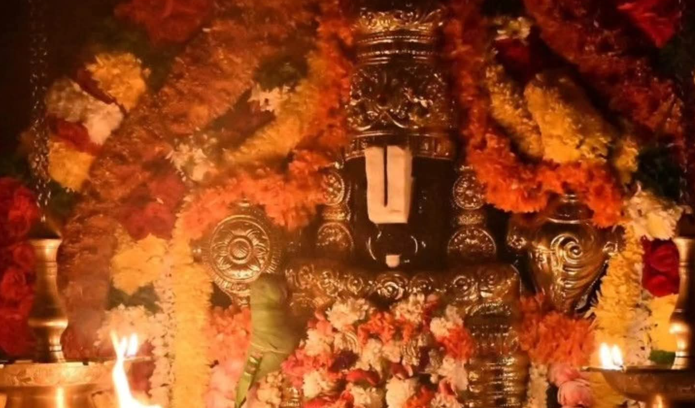 Devotional: స్త్రీలకు షోడశ ఉపచార పూజపై శాస్త్రీయ స్పష్టత – అపోహలను తొలగించిన ఆచార వివరణ