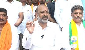 Severe Criticism Against the Congress Government : హైడ్రా కూల్చివేతలపై బండి సంజయ్ ఫైర్.. కాంగ్రెస్ సర్కార్‌పై తీవ్ర విమర్శలు