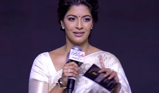 ‘Saraswathi’ Pre-Release Event ‘సరస్వతి’ ప్రీ-రిలీజ్ వేడుకలో వరలక్ష్మి భావోద్వేగం.. రాధికకు కృతజ్ఞతలు