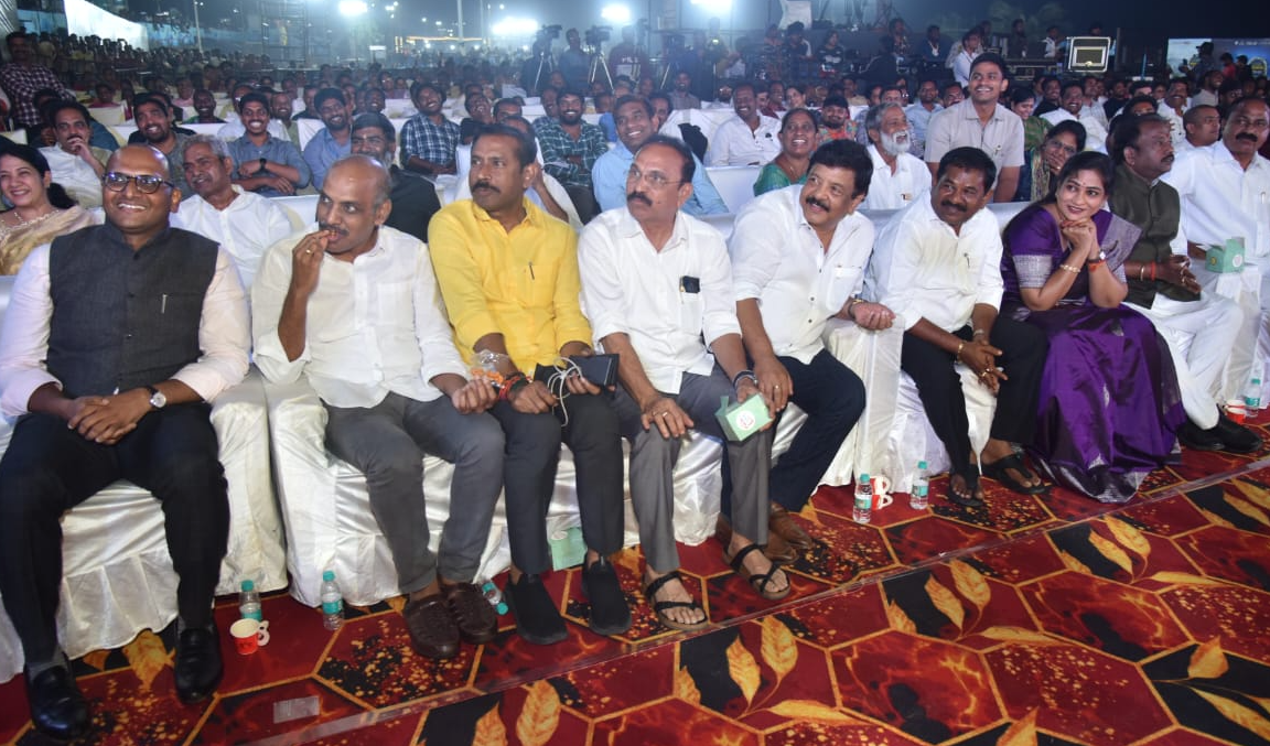 Visakha Utsav 2026 : అట్టహాసంగా ప్రారంభమైన విశాఖ ఉత్సవ్–2026