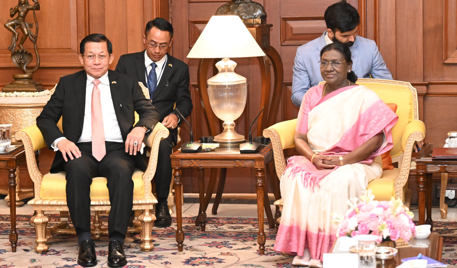 President Droupadi Murmu Meets Myanmar President  : రాష్ట్రపతి భవన్‌లో మయన్మార్ అధ్యక్షుడితో రాష్ట్రపతి ద్రౌపది ముర్ము భేటీ