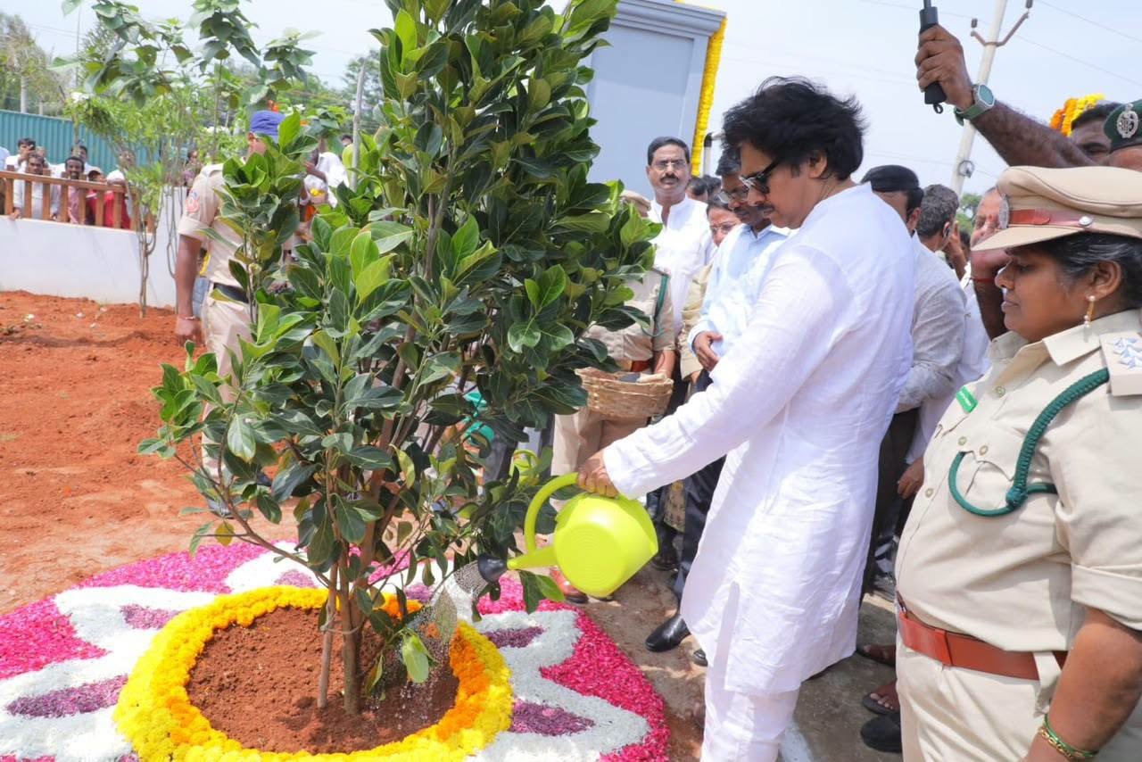 పిఠాపురంలో నగరవనం ప్రారంభించిన డిప్యూటీ సీఎం పవన్