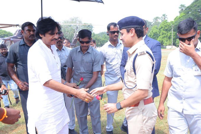 కాకినాడలో డిప్యూటీ సీఎం పవన్ కల్యాణ్‌కు ఘన స్వాగతం