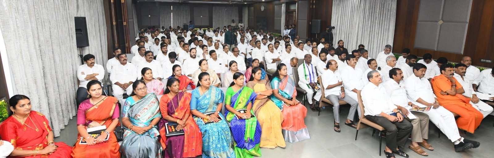 స్థానిక ఎన్నికలకు సిద్ధం కండి.. వైఎస్ జగన్ పిలుపు
