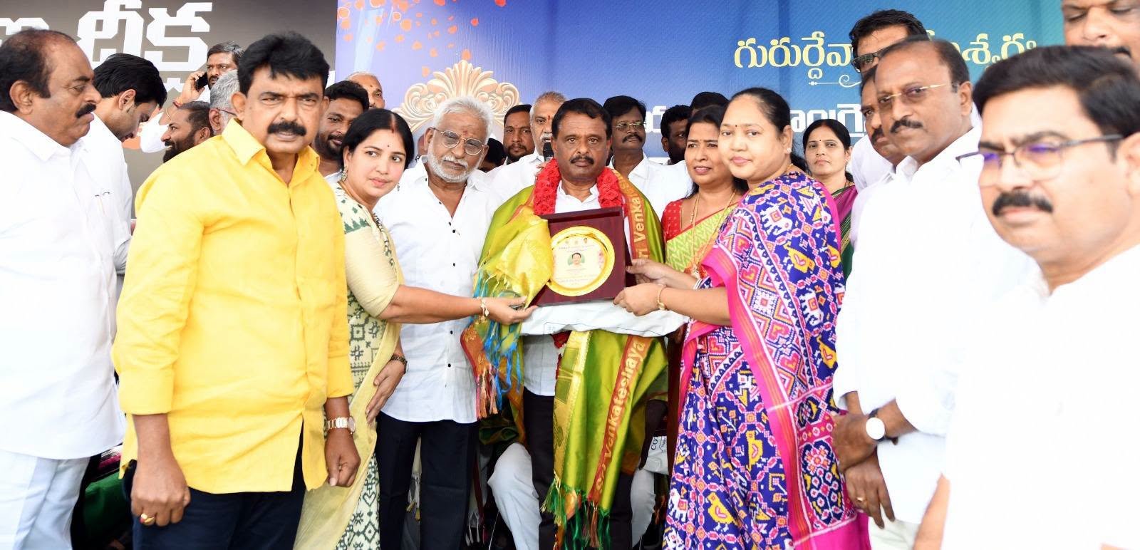డీఎస్సీ అక్రమాలపై వైసీపీ ఎమ్మెల్సీల దీక్ష
