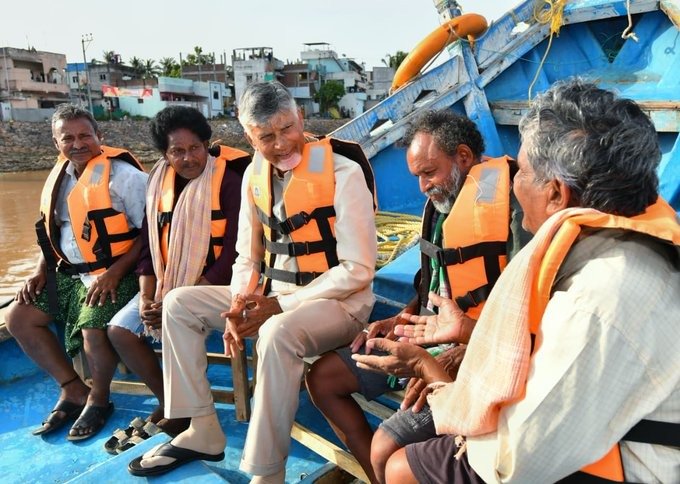 మొగల్తూరులో ‘పేదల సేవలో’ చంద్రబాబు