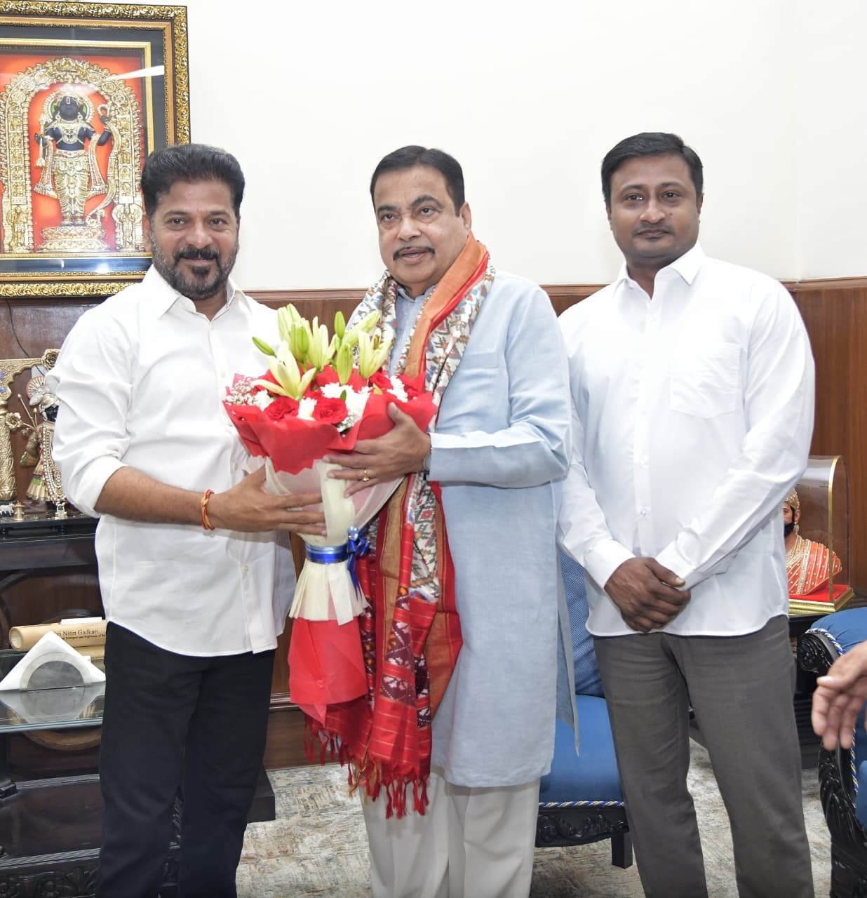 ఢిల్లీలో కేంద్ర మంత్రులతో రేవంత్ కీలక భేటీ