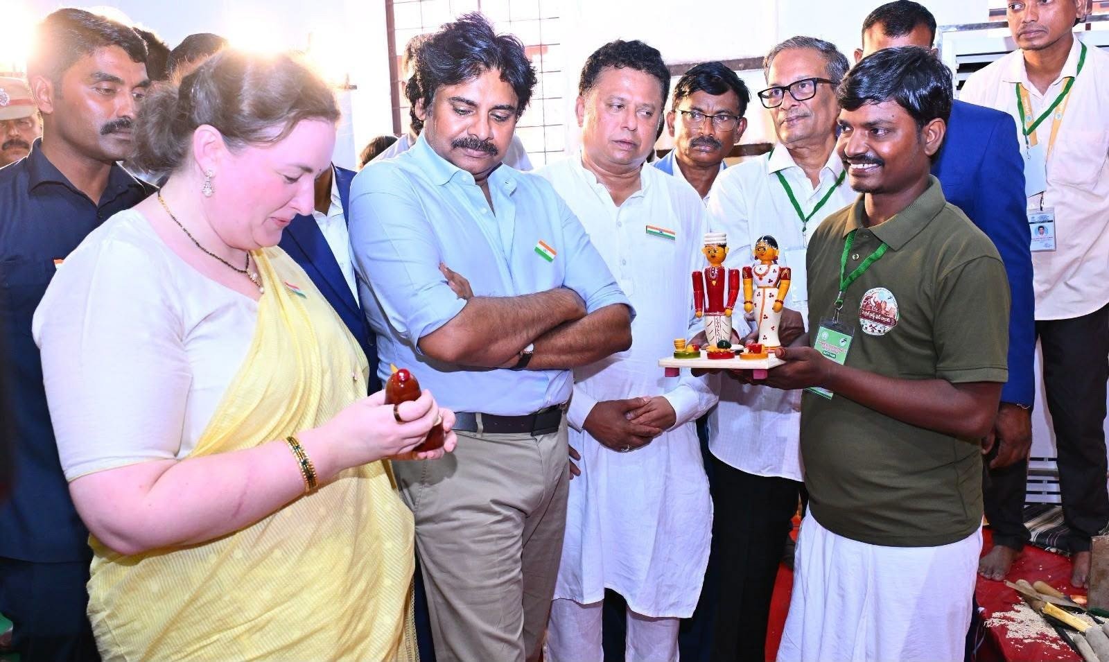 రాష్ట్రవ్యాప్తంగా క్రాఫ్ట్ వుడ్ బ్యాంకులు: పవన్