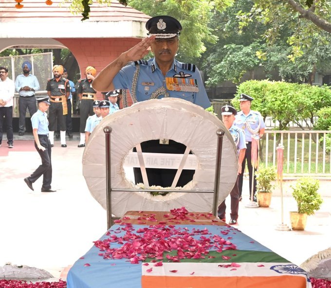 భారత వైమానిక దళం వీర యోధుడికి ఘన నివాళి